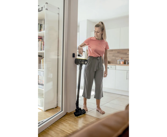  Пылесос Karcher VC 4 Cordless myHome 1.198-630.0 белый 